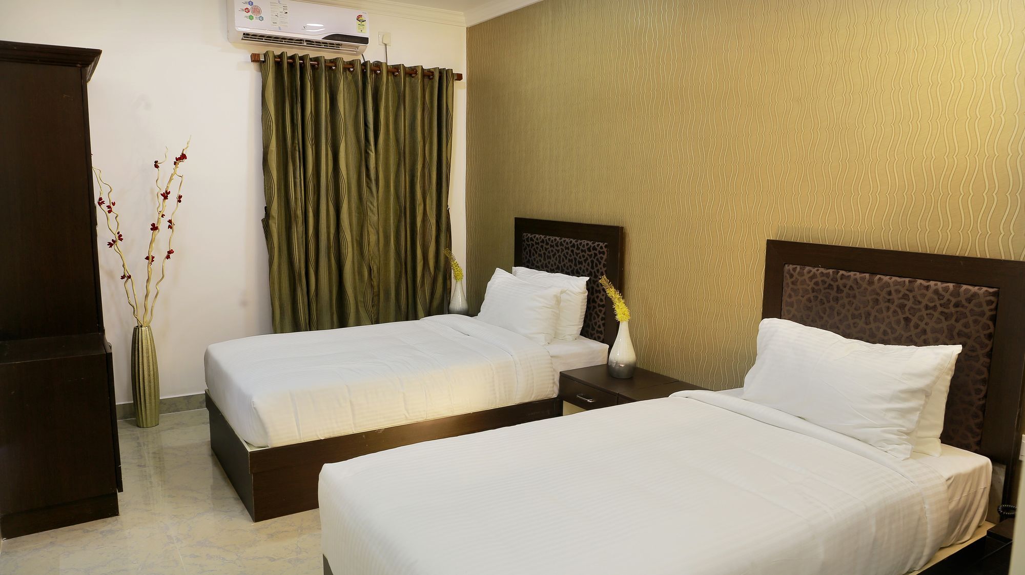 Treebo Grand Canyon By D2V Kochi Exterior photo